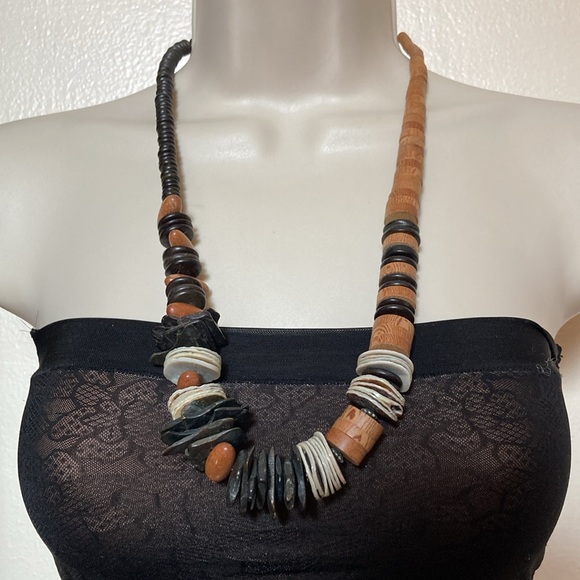Vintage Artisan Sandalwood Coconut Wood and Shell Disc Graduated Beads Necklace - Picture 4 of 8